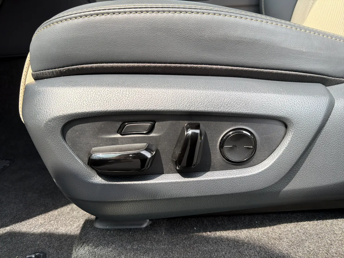 2025 Lexus GX GX 550 Overtrail+ thumbnail 28