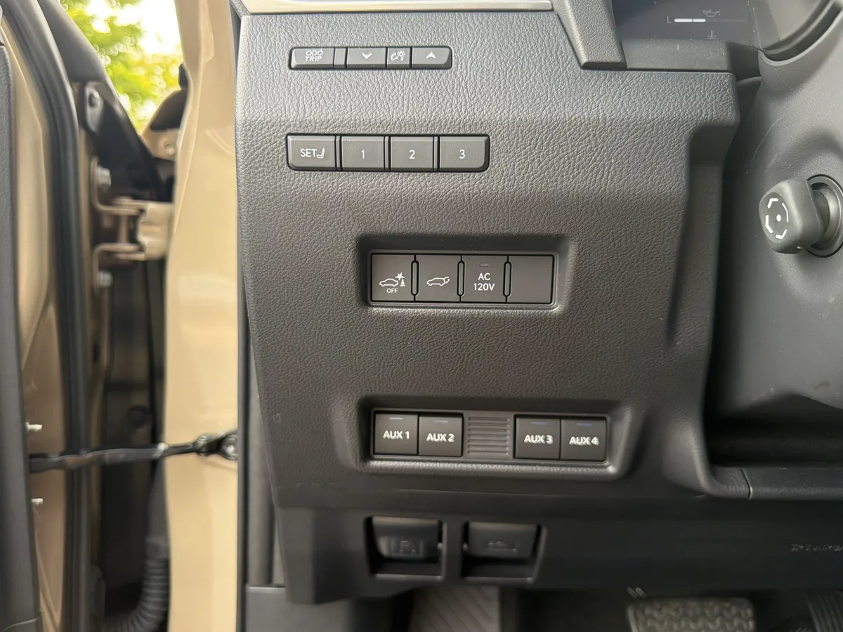 2025 Lexus GX GX 550 Overtrail+ thumbnail 29