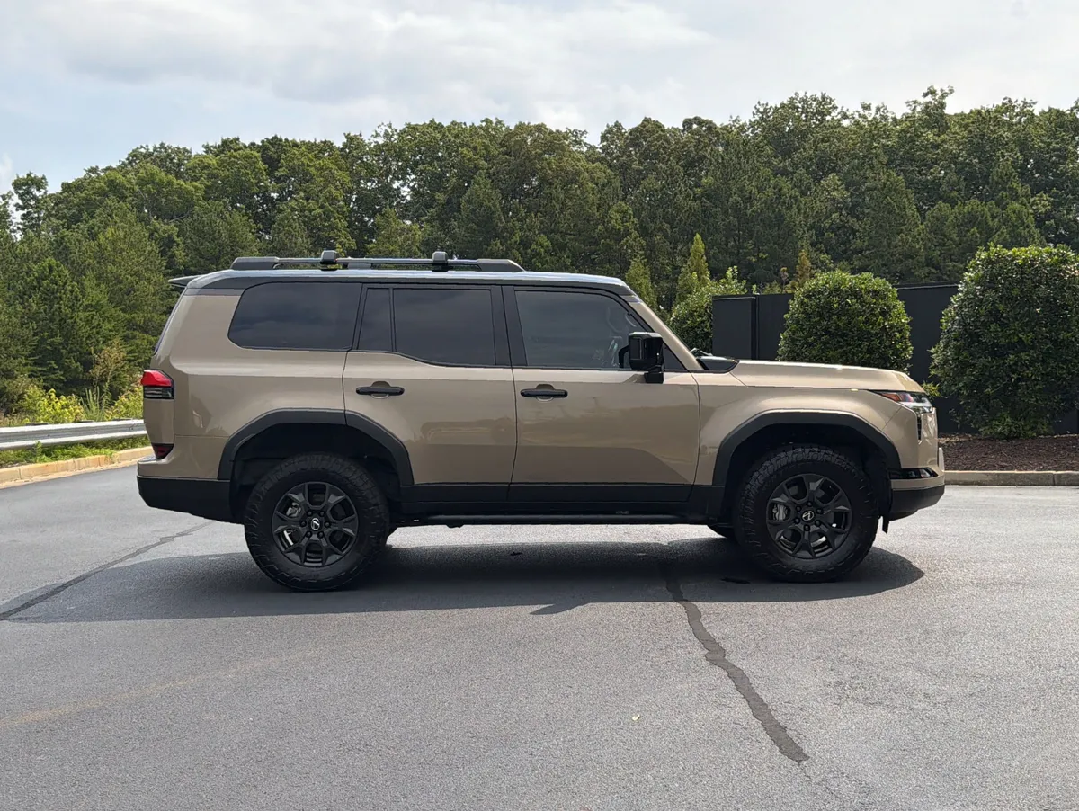 2025 Lexus GX GX 550 Overtrail+ thumbnail 4