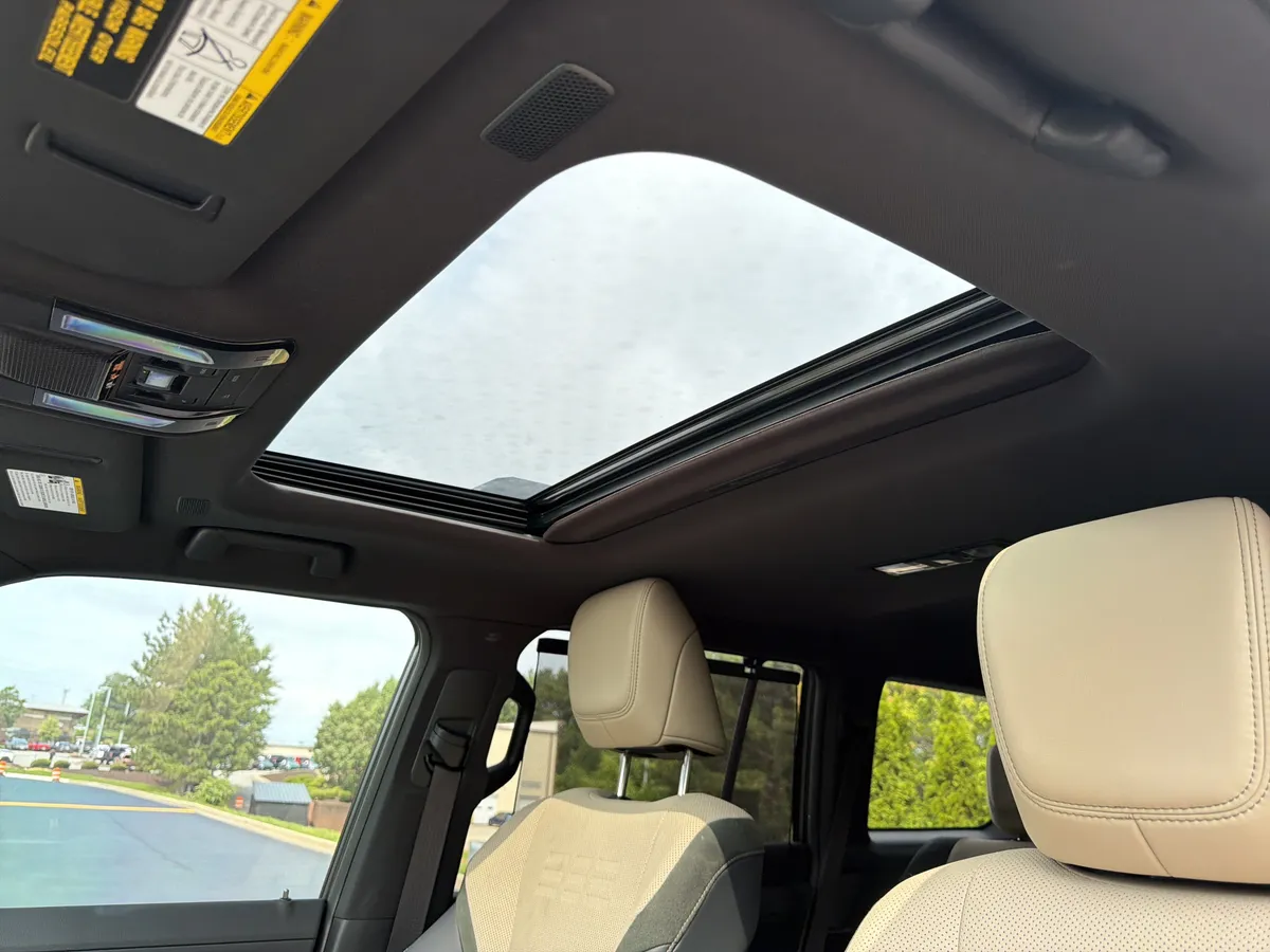 2025 Lexus GX GX 550 Overtrail+ thumbnail 7