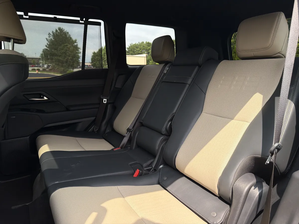 2025 Lexus GX GX 550 Overtrail+ thumbnail 8
