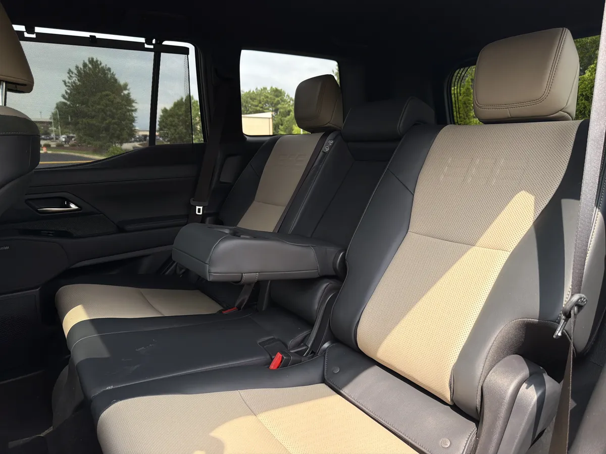 2025 Lexus GX GX 550 Overtrail+ thumbnail 9