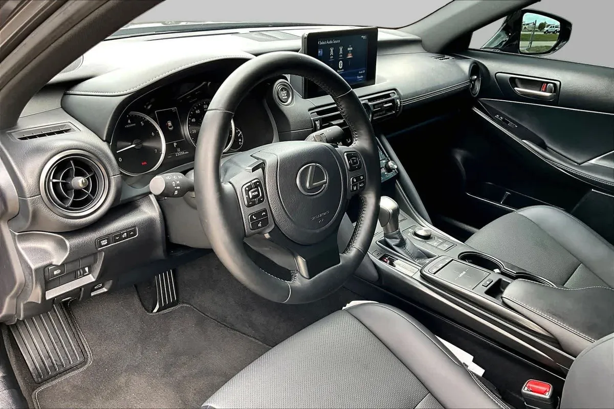 2025 Lexus IS 350 F SPORT Design thumbnail 18