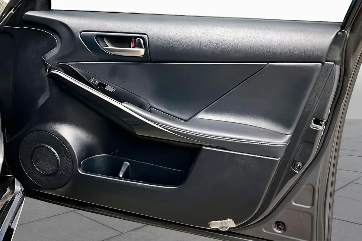 2025 Lexus IS 350 F SPORT Design thumbnail 27