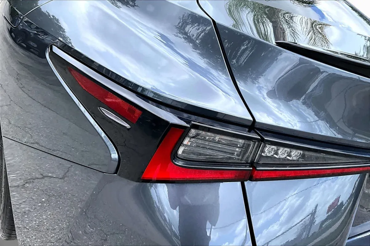 2025 Lexus IS 350 F SPORT Design thumbnail 29