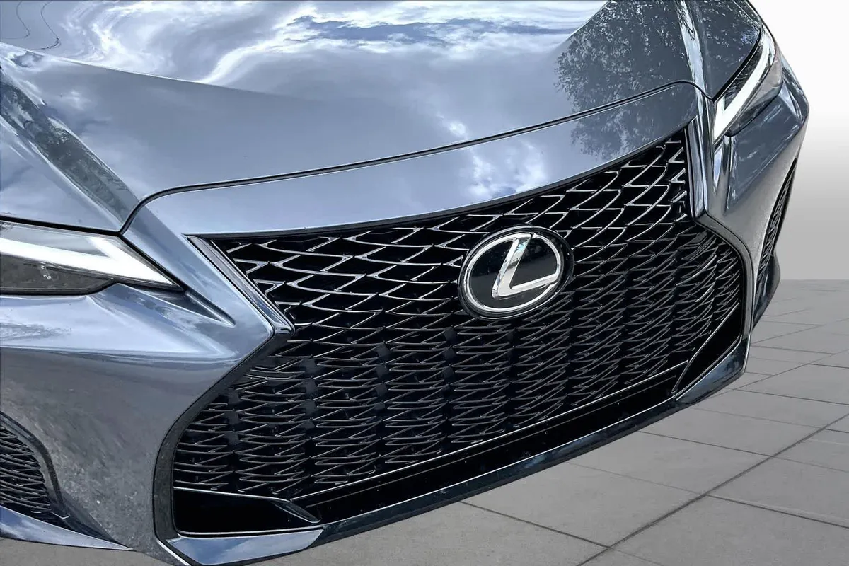 2025 Lexus IS 350 F SPORT Design thumbnail 30