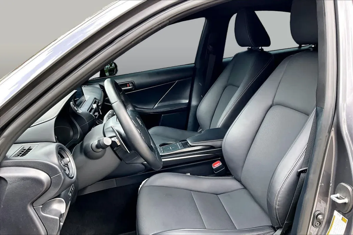 2025 Lexus IS 350 F SPORT Design thumbnail 8