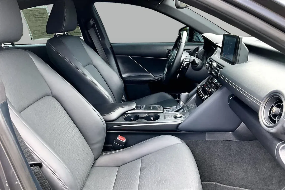 2025 Lexus IS 350 F SPORT Design thumbnail 9