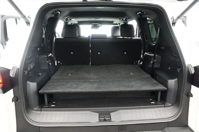 2025 Lexus LX 700h Overtrail thumbnail 14