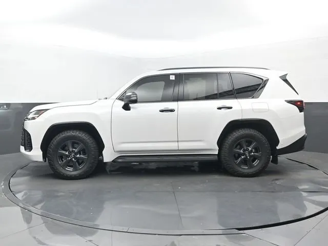 2025 Lexus LX 700h Overtrail thumbnail 23