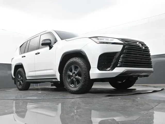 2025 Lexus LX 700h Overtrail thumbnail 25