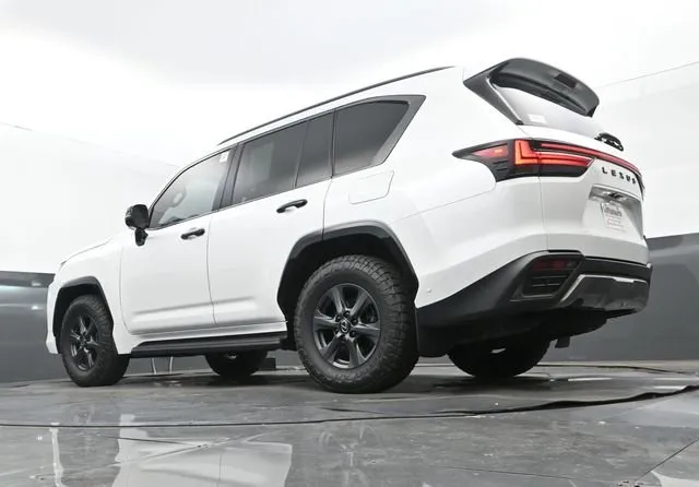 2025 Lexus LX 700h Overtrail thumbnail 26