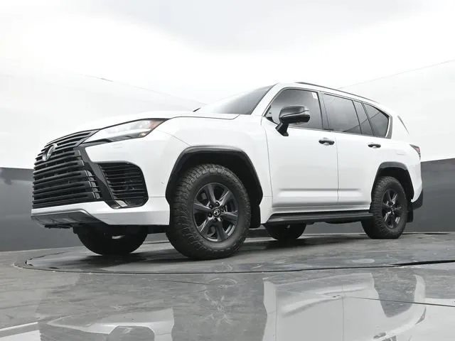 2025 Lexus LX 700h Overtrail thumbnail 28