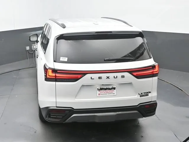 2025 Lexus LX 700h Overtrail thumbnail 31