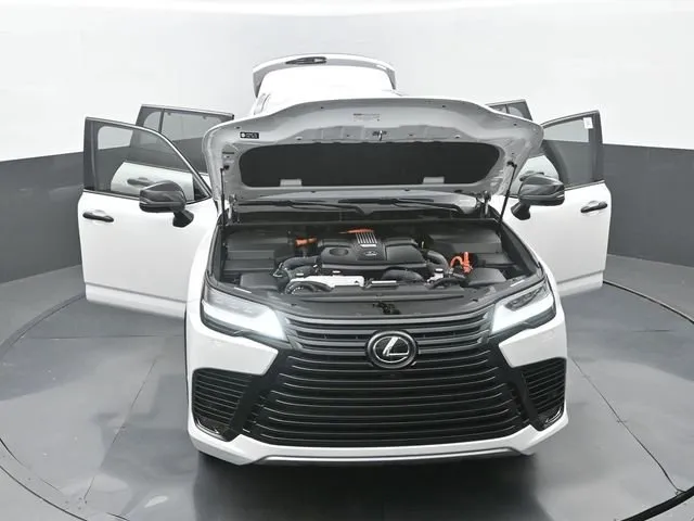 2025 Lexus LX 700h Overtrail thumbnail 35