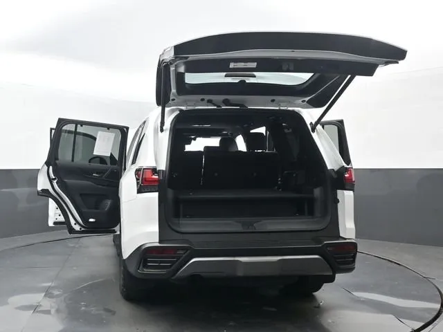 2025 Lexus LX 700h Overtrail thumbnail 36