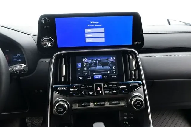 2025 Lexus LX 700h Overtrail thumbnail 7