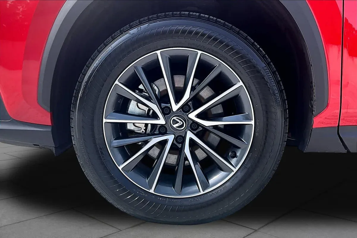 2025 Lexus NX 350h Premium thumbnail 10