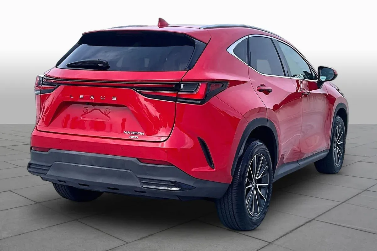 2025 Lexus NX 350h Premium thumbnail 12
