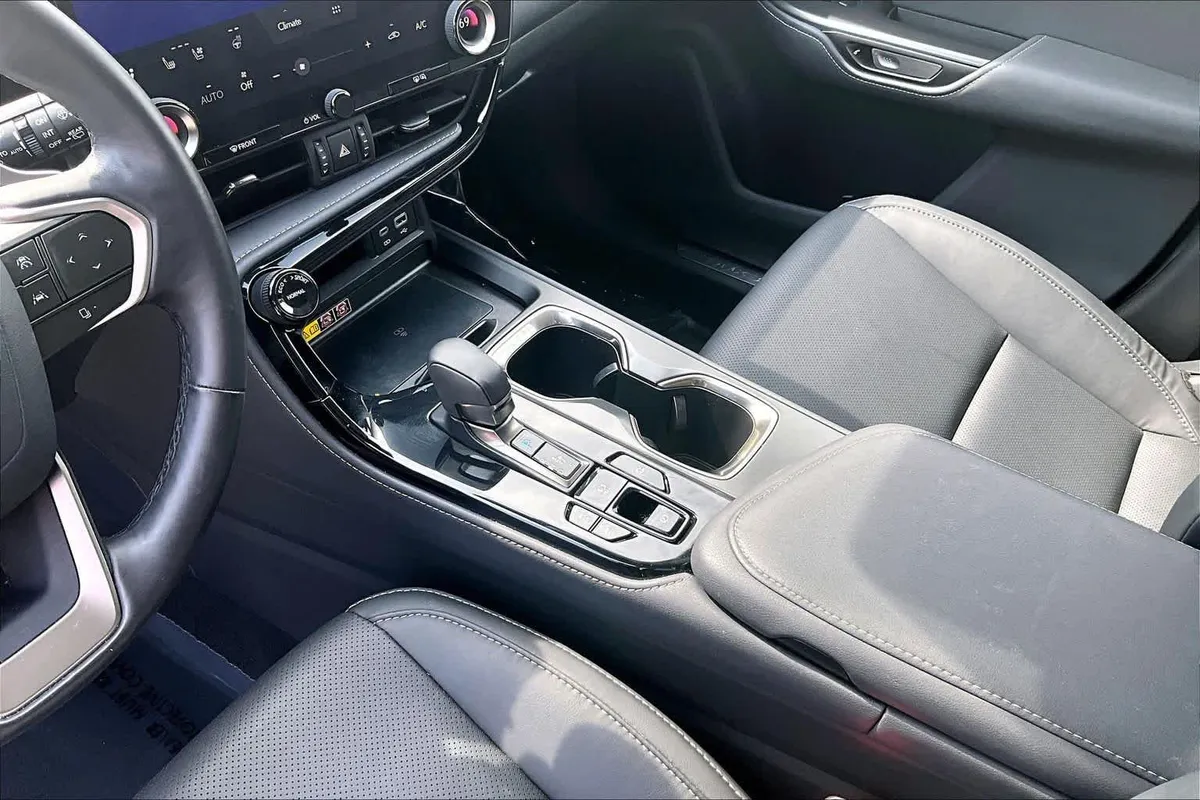 2025 Lexus NX 350h Premium thumbnail 16