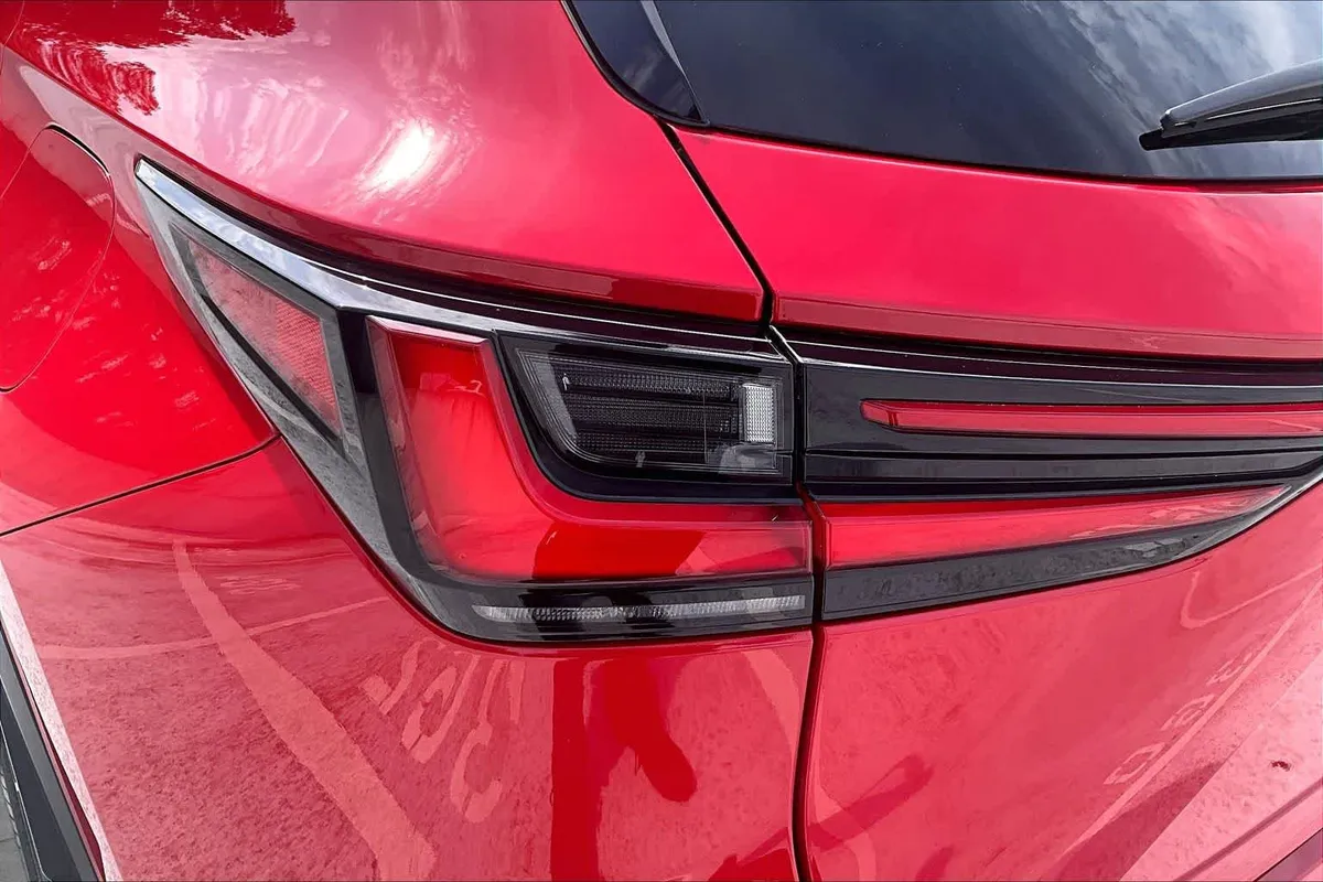 2025 Lexus NX 350h Premium thumbnail 28