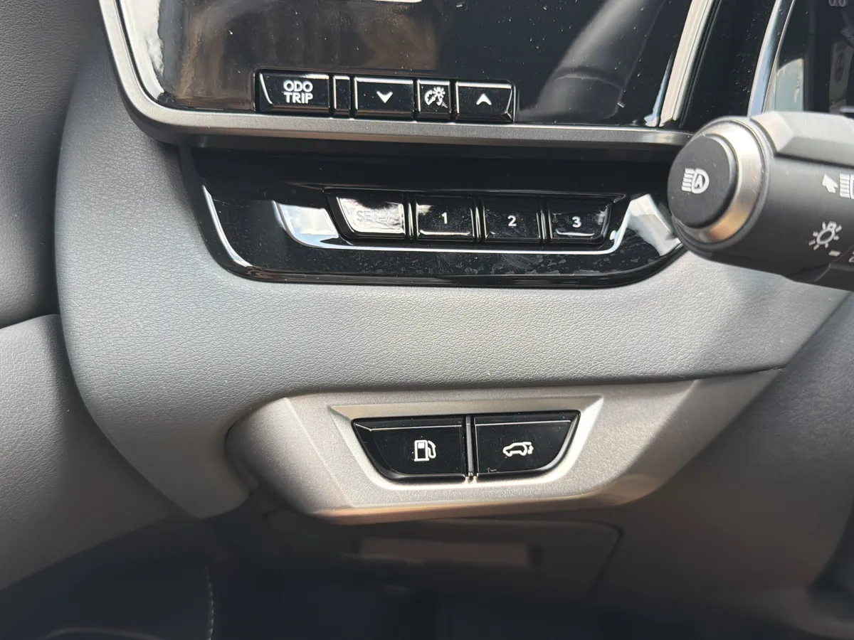 2025 Lexus RX 350h Premium thumbnail 12