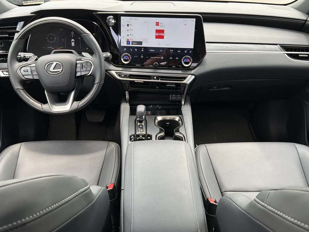 2025 Lexus RX 350h Premium thumbnail 4