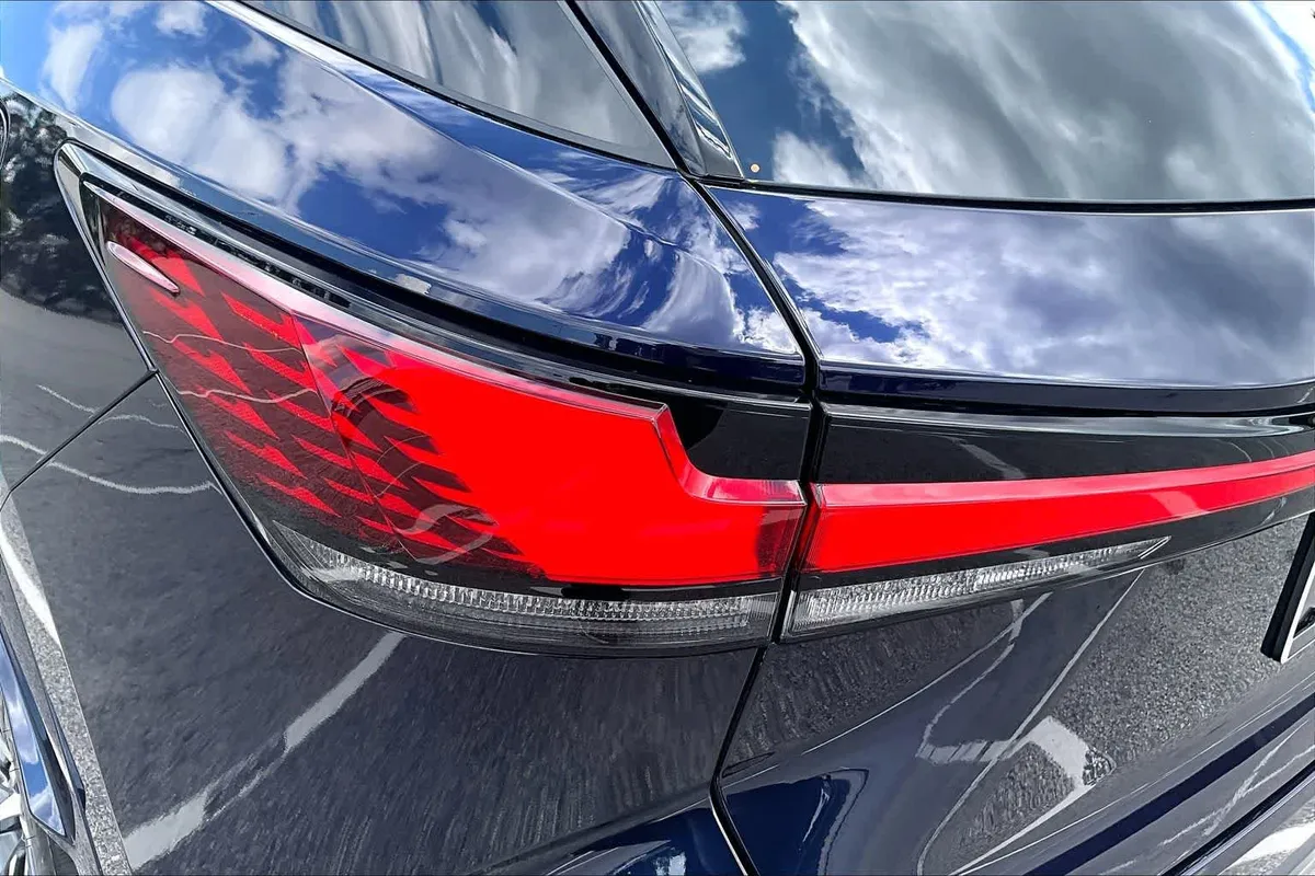 2025 Lexus RX 350h Premium Plus thumbnail 29