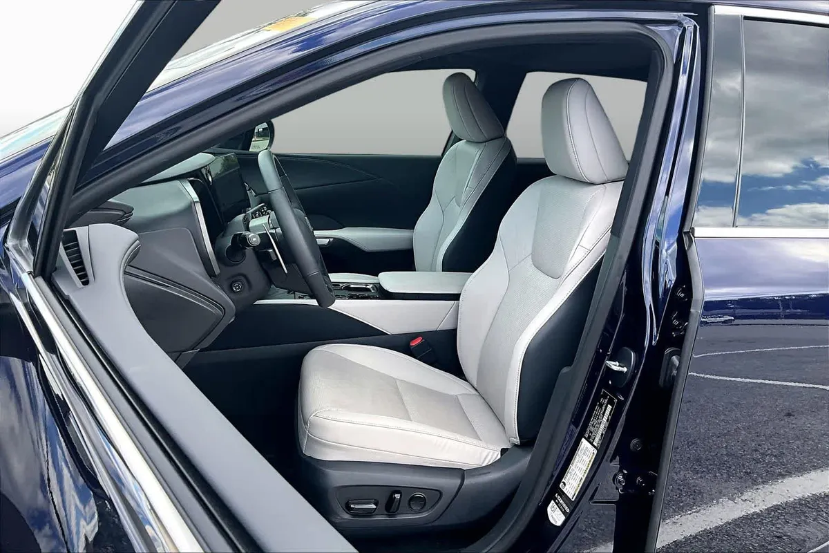 2025 Lexus RX 350h Premium Plus thumbnail 8