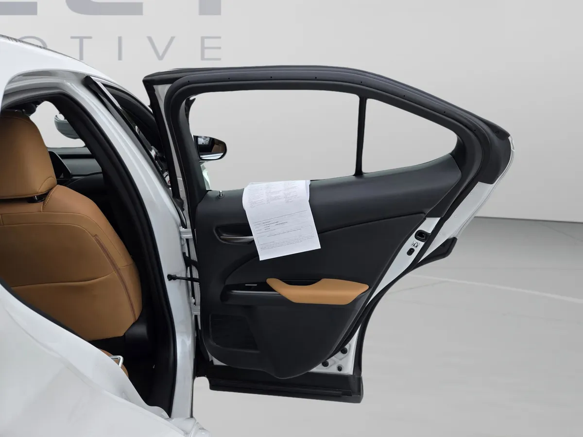 2025 LEXUS UX 300h thumbnail 23