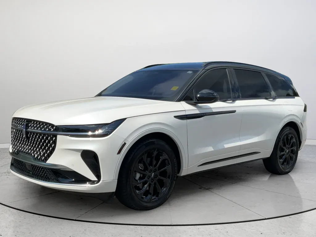 2025 Lincoln Nautilus Reserve thumbnail 5