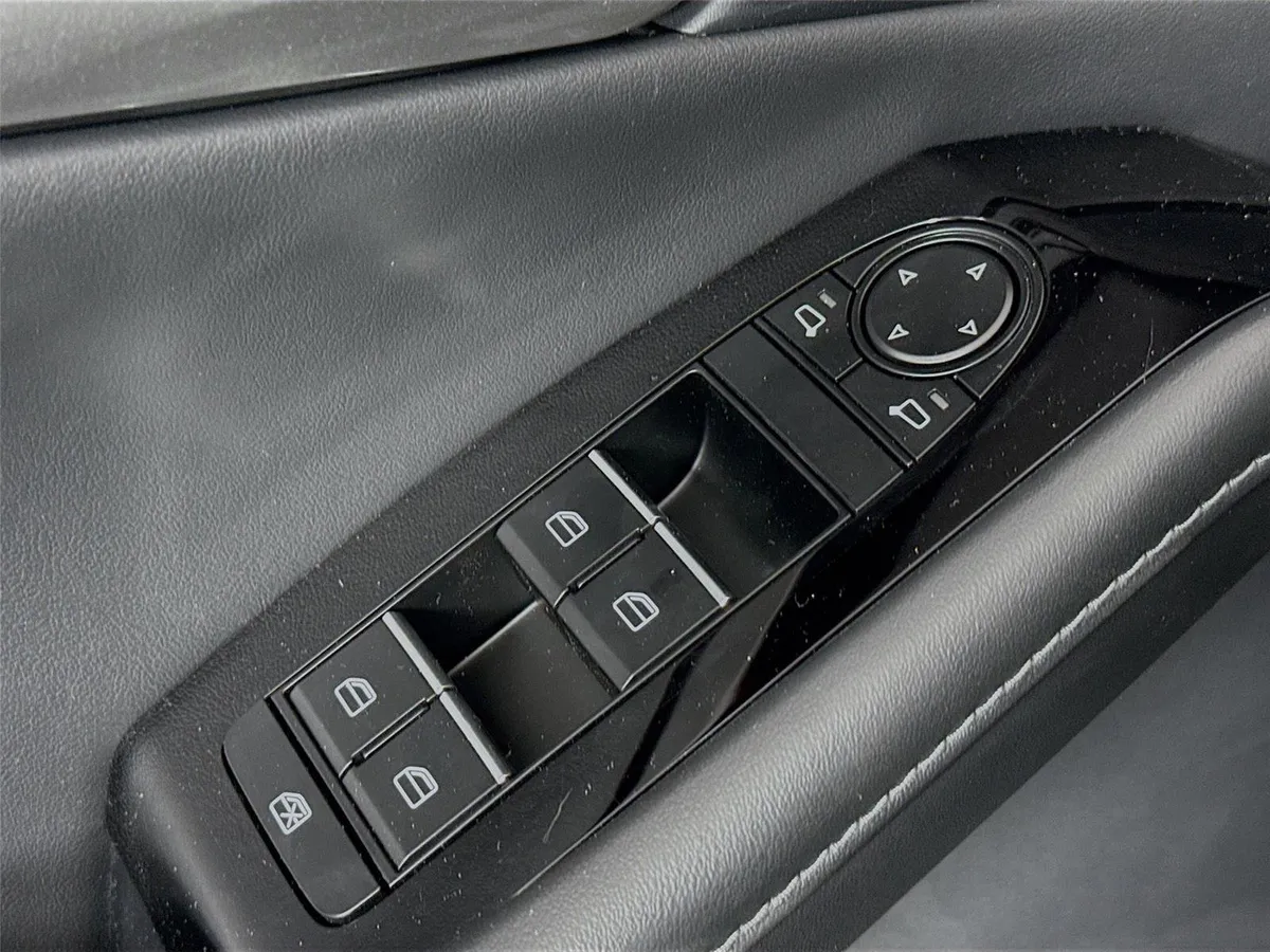 2025 Mazda CX-30 2.5 S Select Sport thumbnail 28