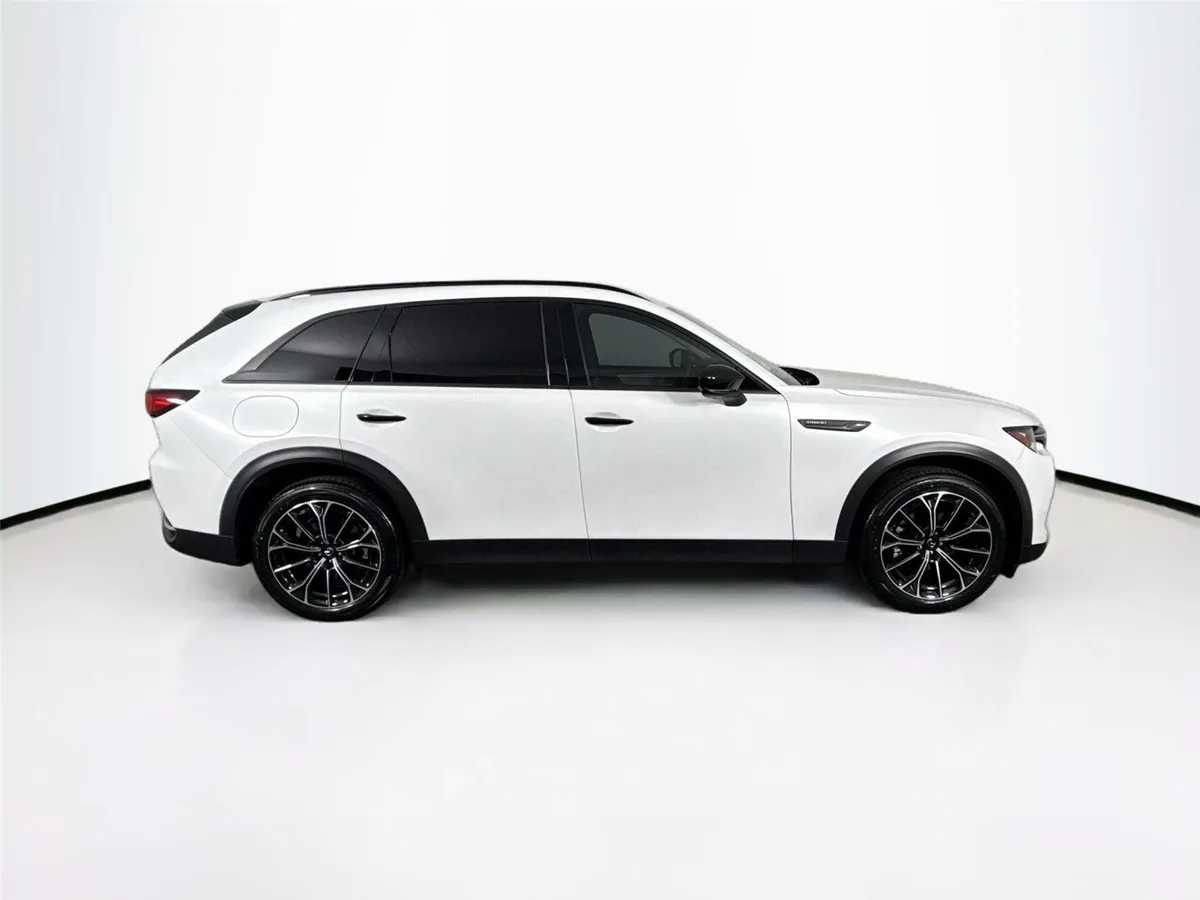 2025 Mazda CX-70 PHEV Premium Package thumbnail 11