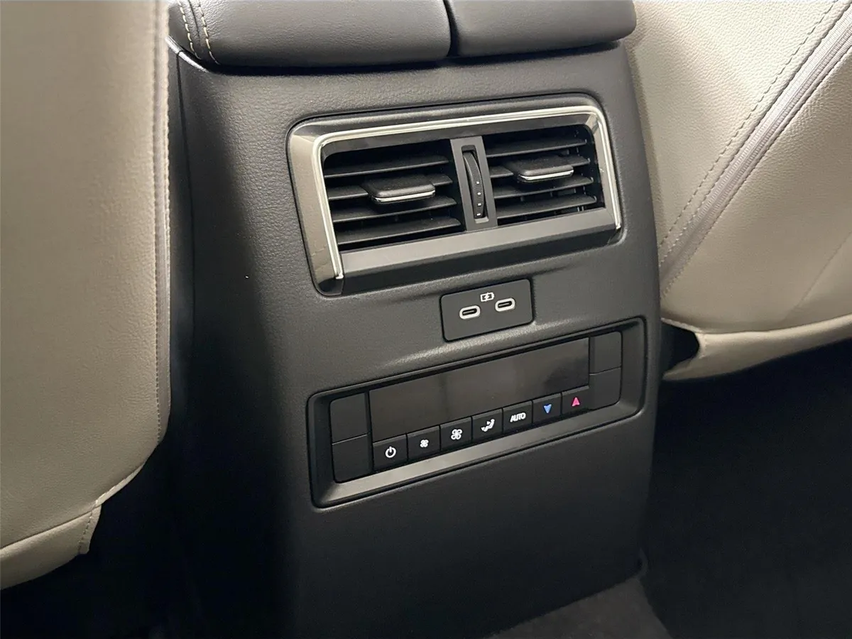 2025 Mazda CX-70 PHEV Premium Package thumbnail 36