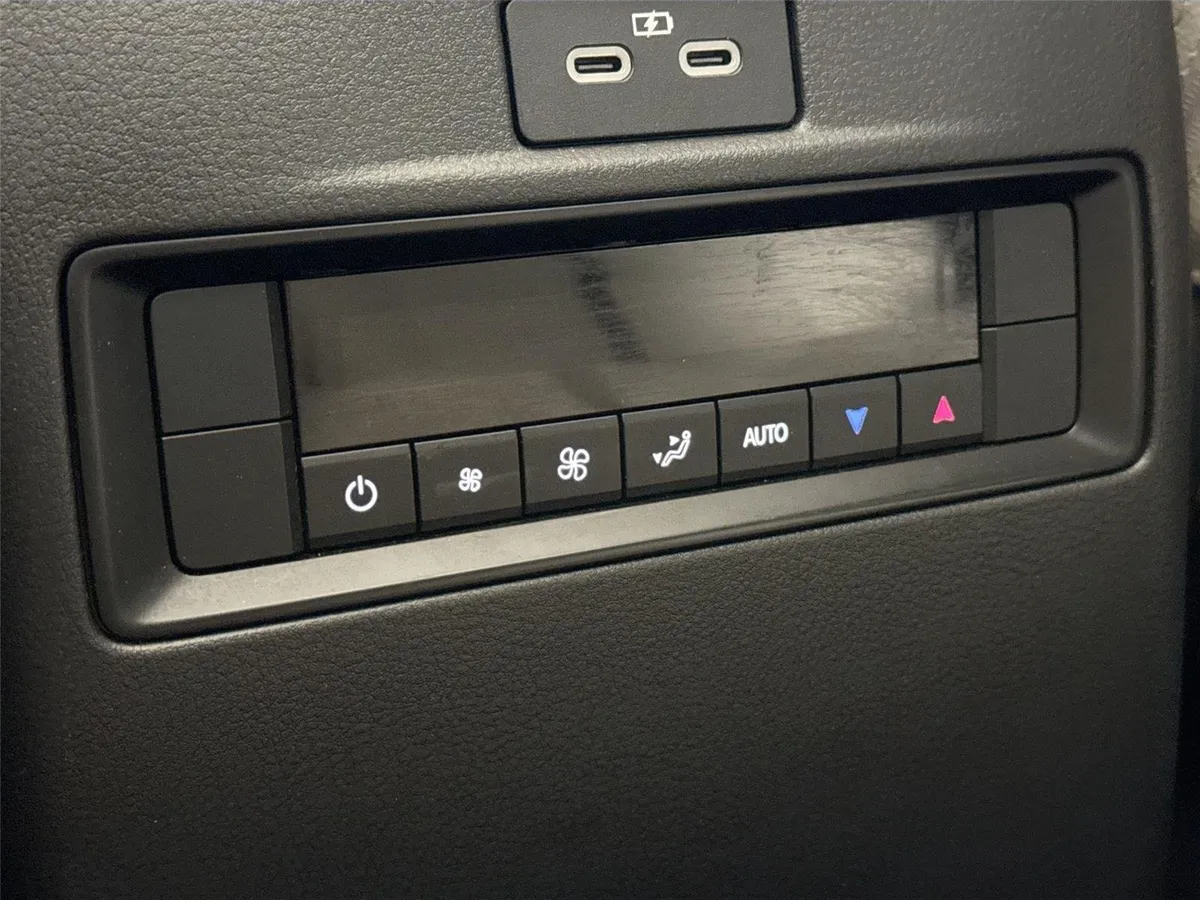 2025 Mazda CX-70 PHEV Premium Package thumbnail 37