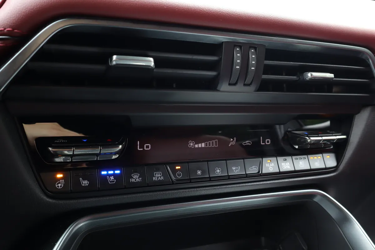 2025 Mazda CX-70 PHEV Premium Plus Package thumbnail 16