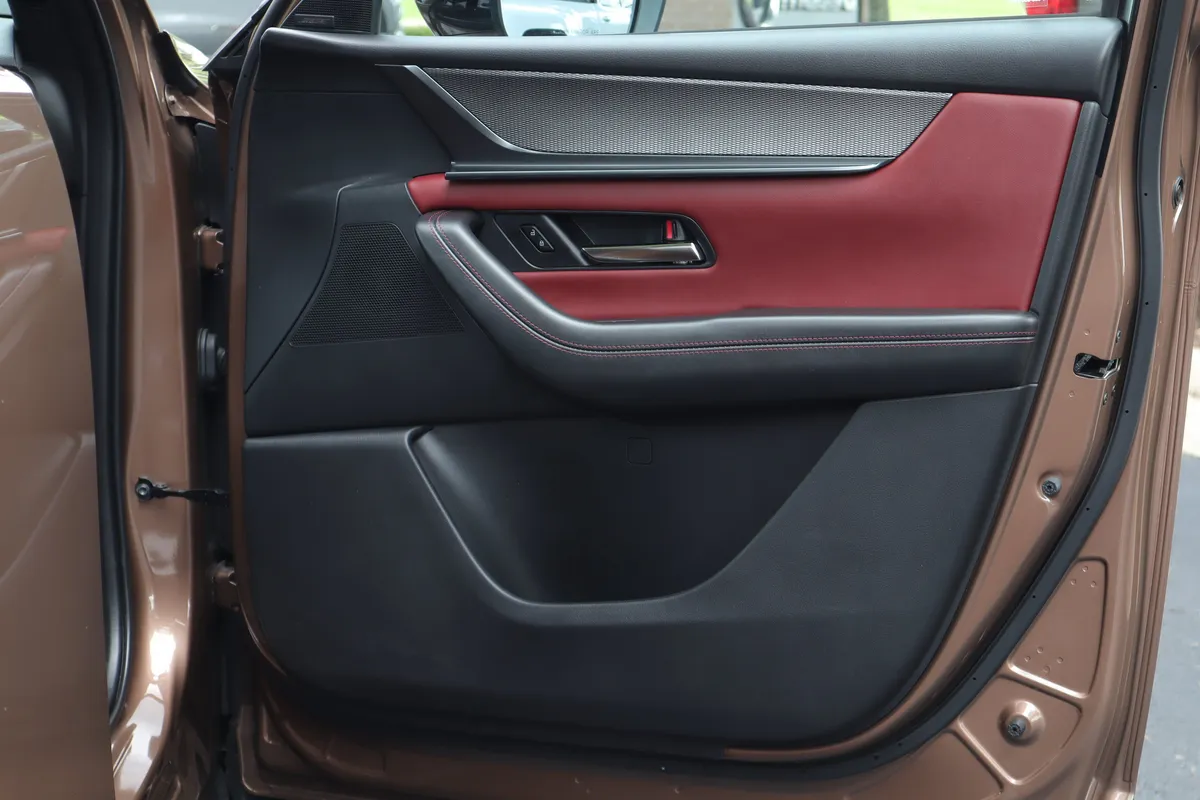 2025 Mazda CX-70 PHEV Premium Plus Package thumbnail 26
