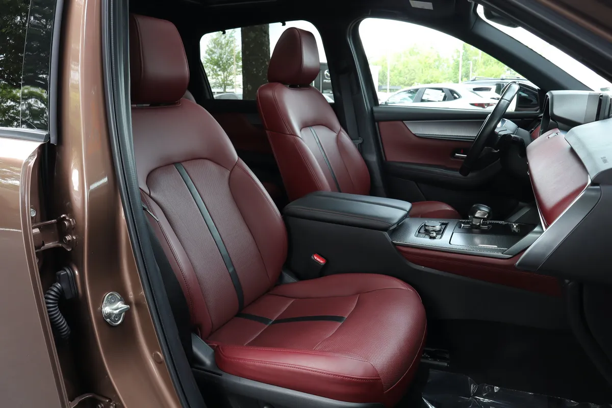 2025 Mazda CX-70 PHEV Premium Plus Package thumbnail 27