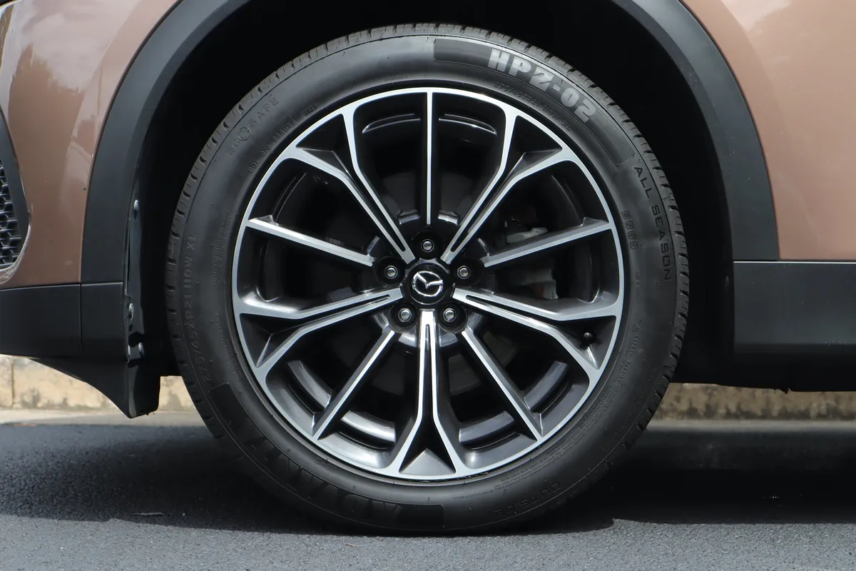 2025 Mazda CX-70 PHEV Premium Plus Package thumbnail 5