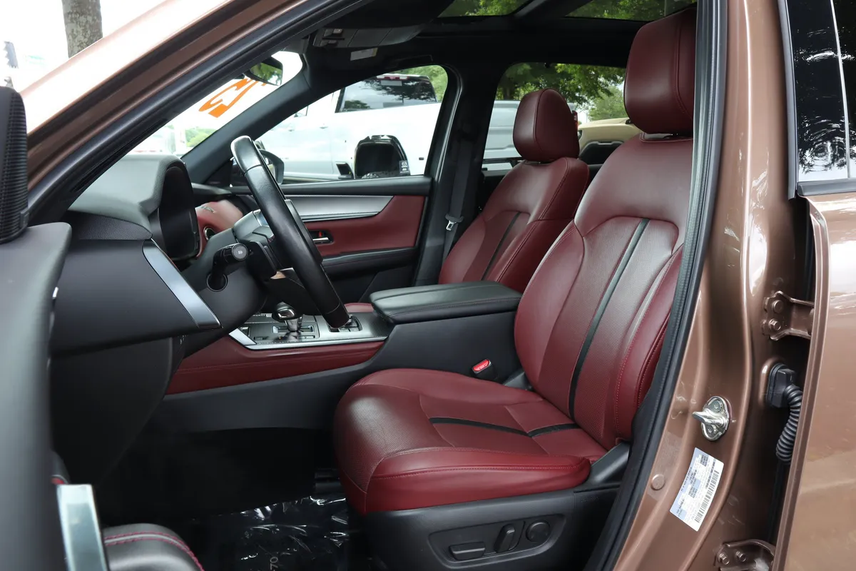 2025 Mazda CX-70 PHEV Premium Plus Package thumbnail 8