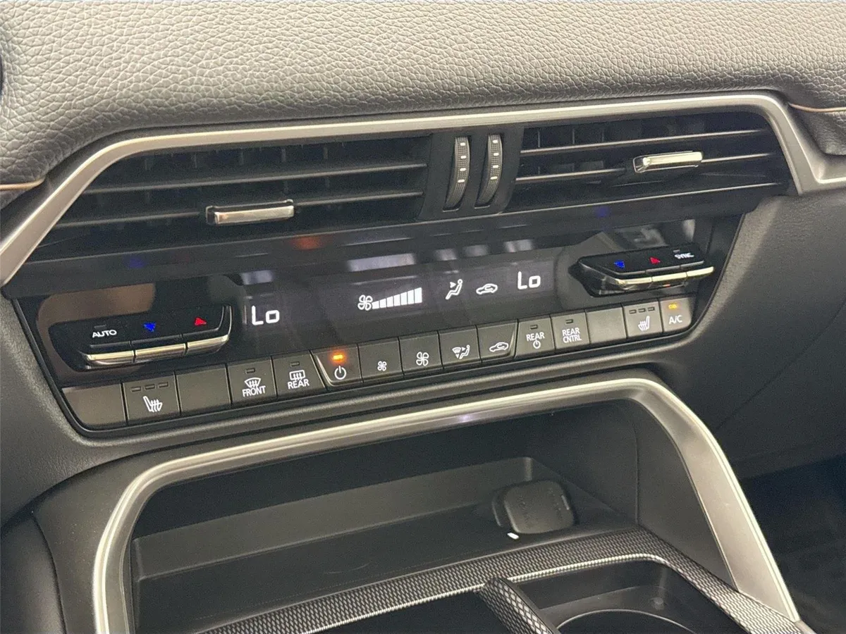 2025 Mazda CX-90 PHEV Premium Sport thumbnail 26