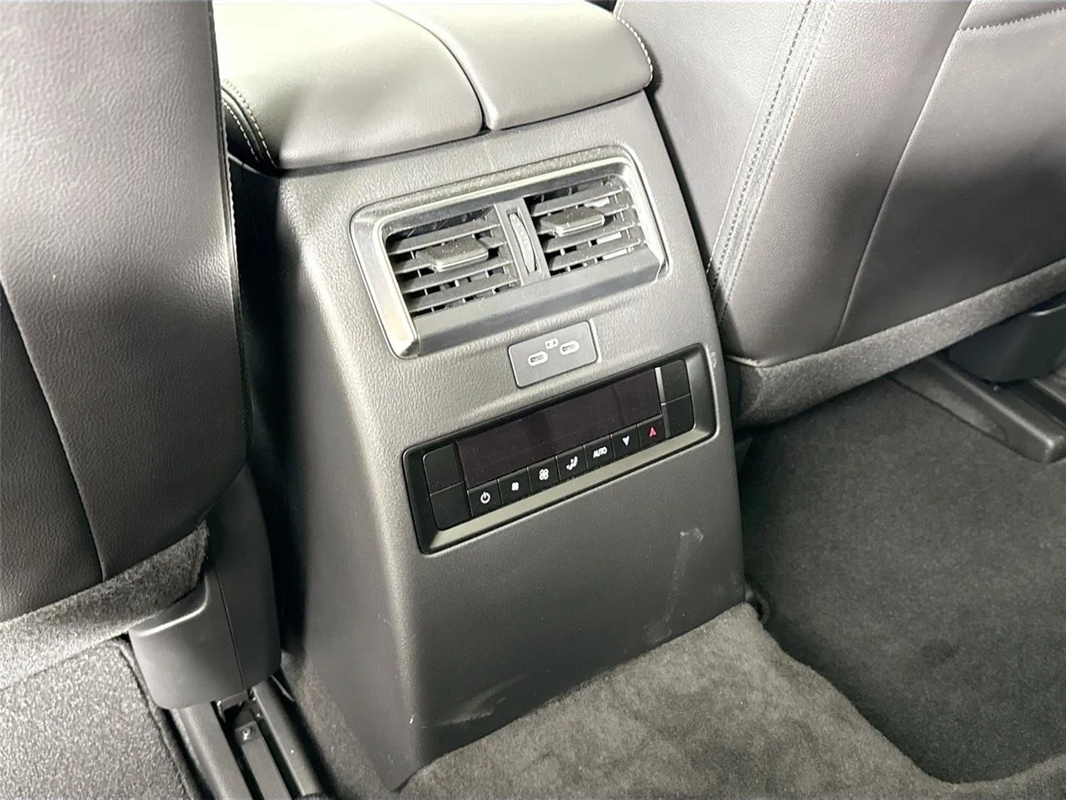 2025 Mazda CX-90 PHEV Premium Sport thumbnail 38