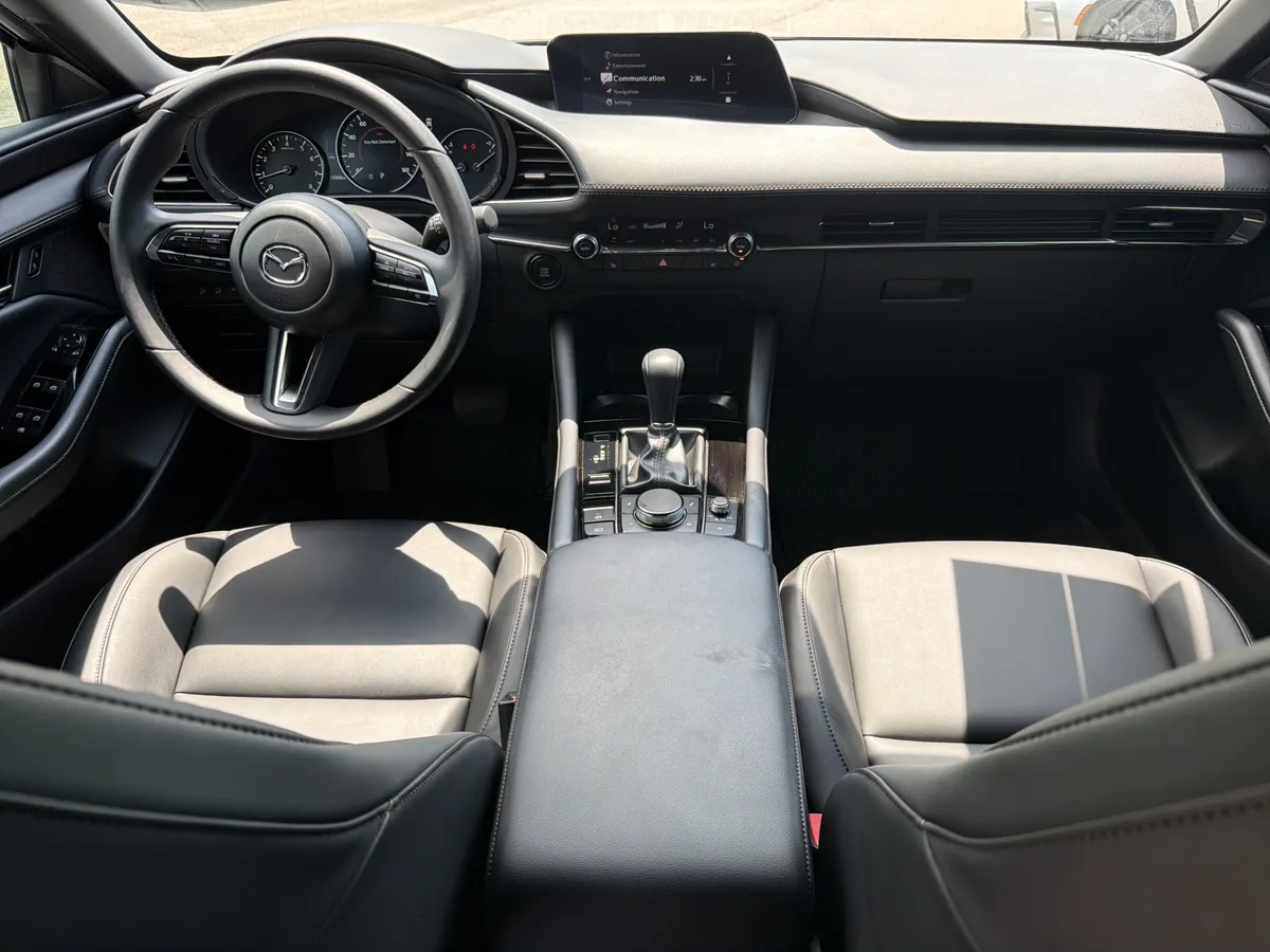2025 Mazda Mazda3 2.5 S Preferred Package thumbnail 4