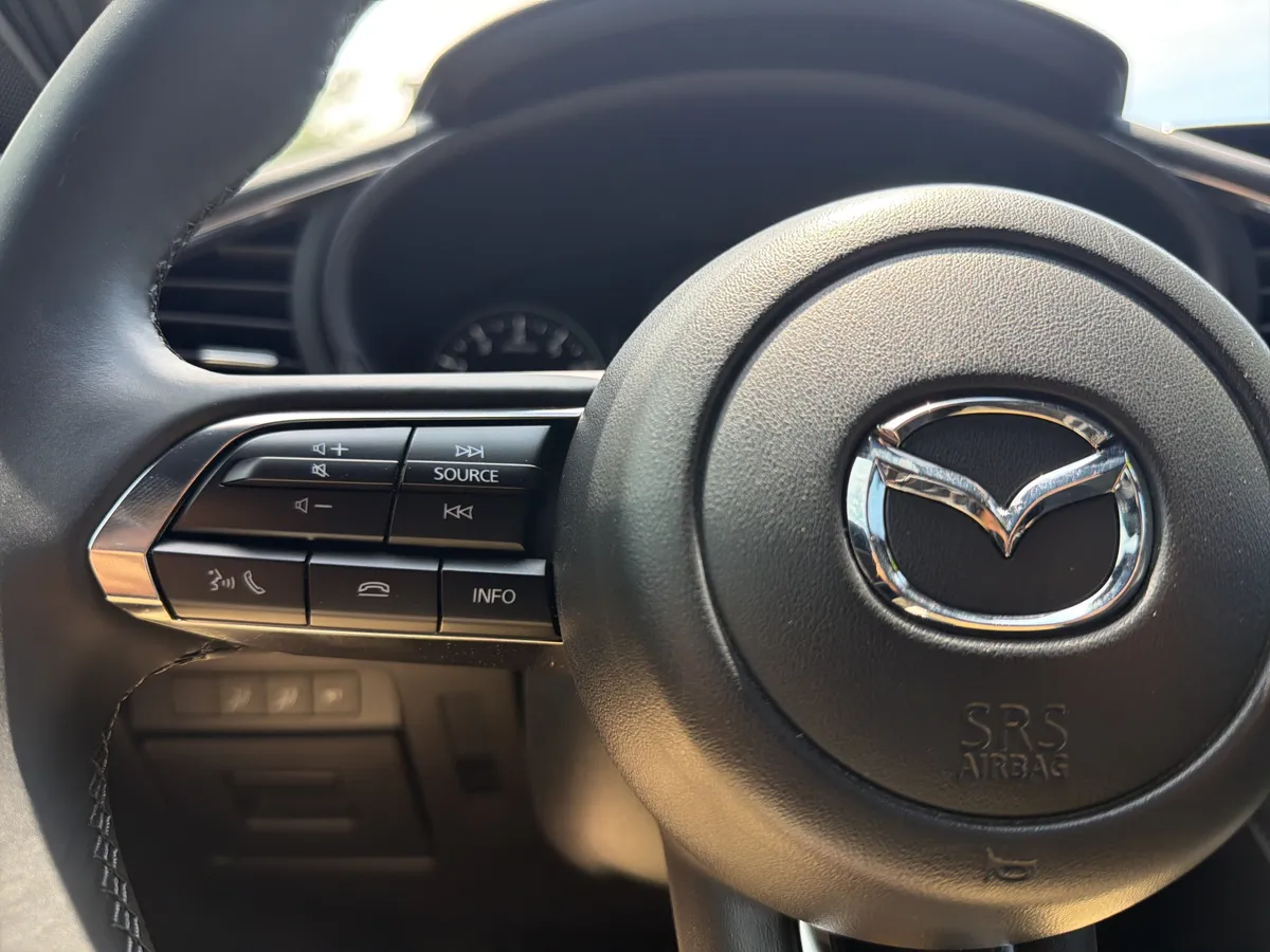 2025 Mazda Mazda3 2.5 S Preferred Package thumbnail 9