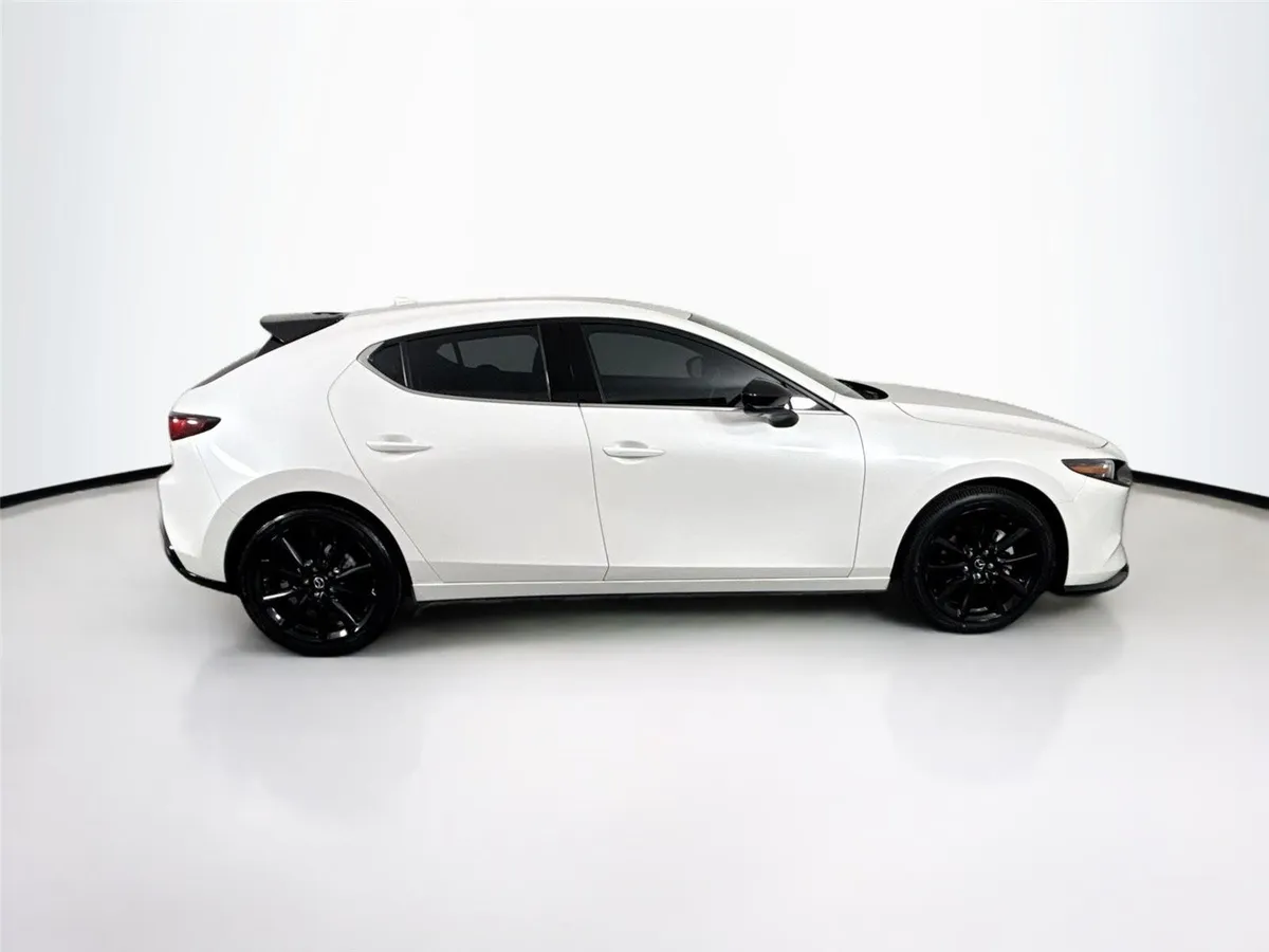 2025 Mazda Mazda3 Hatchback 2.5 Turbo Premium Plus thumbnail 11