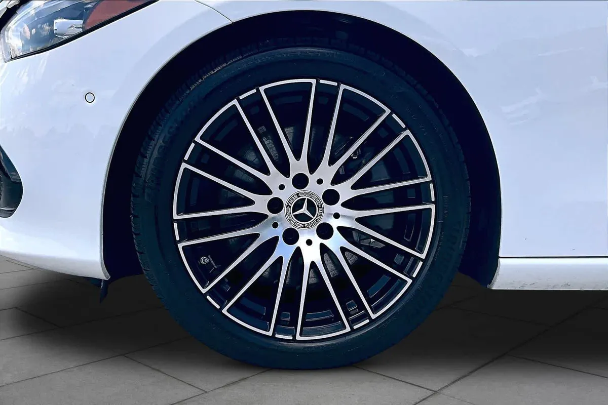 2025 Mercedes-Benz C 300 C 300 thumbnail 11