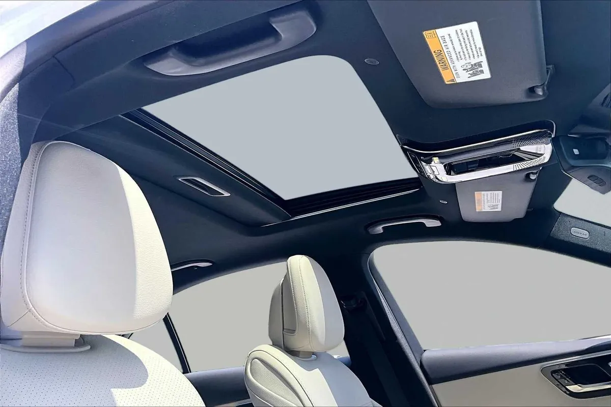 2025 Mercedes-Benz C 300 C 300 thumbnail 14