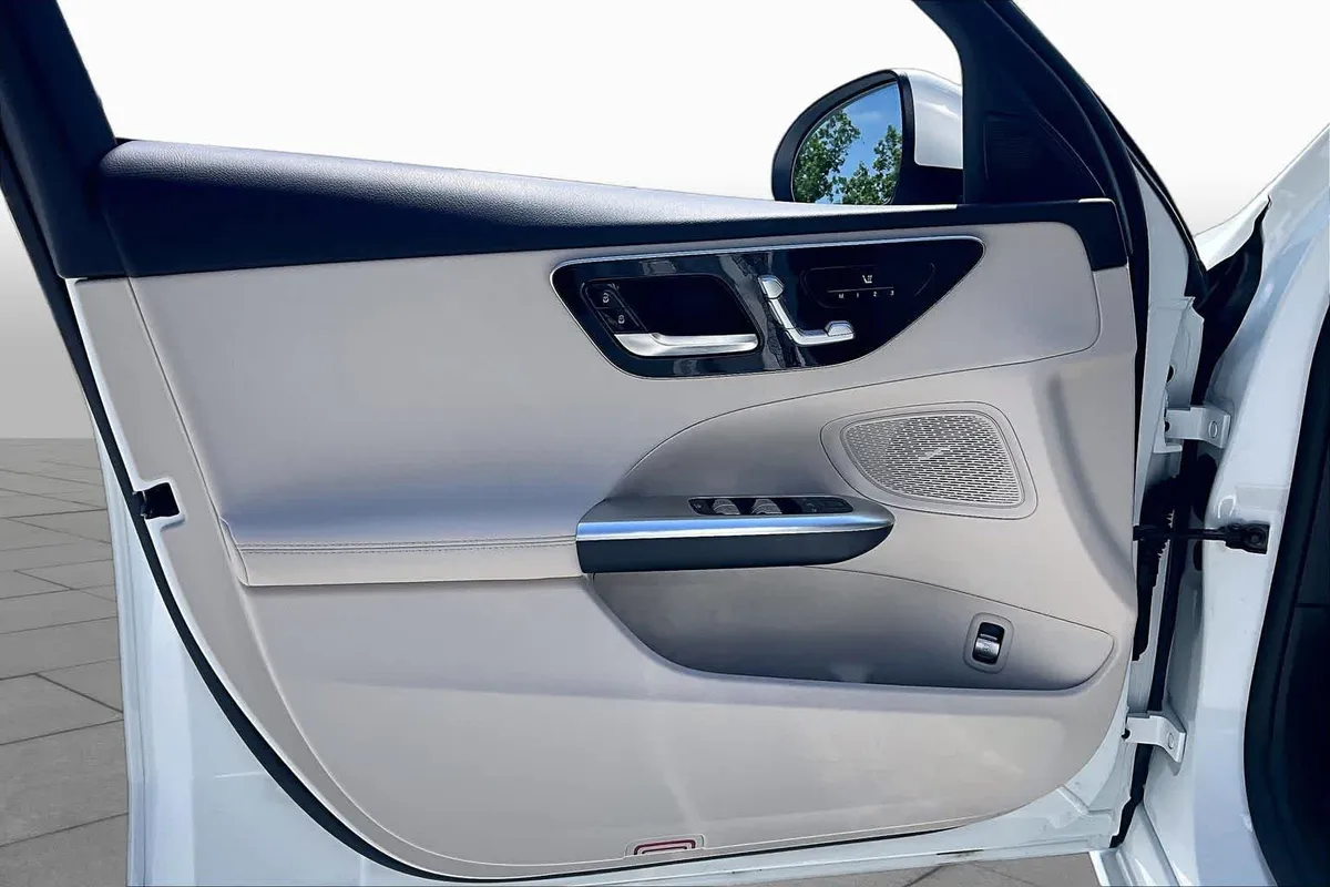 2025 Mercedes-Benz C 300 C 300 thumbnail 22
