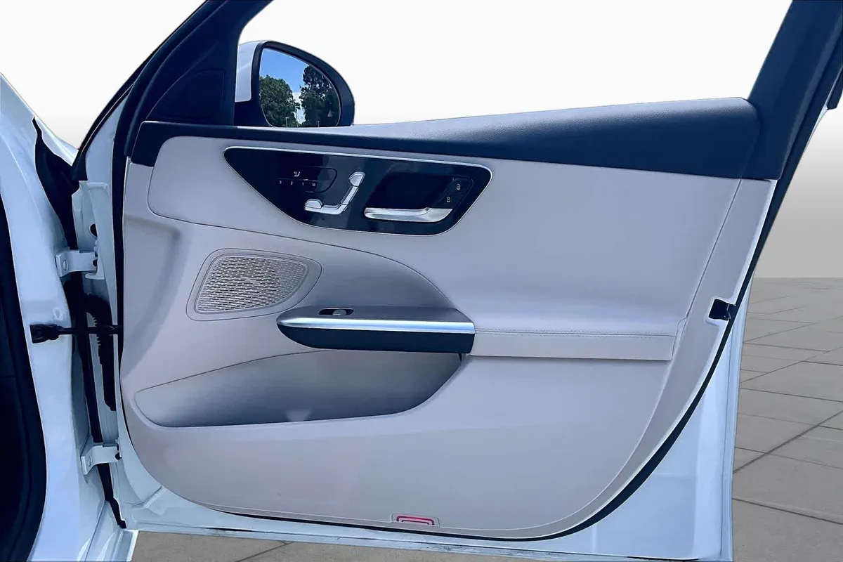 2025 Mercedes-Benz C 300 C 300 thumbnail 23