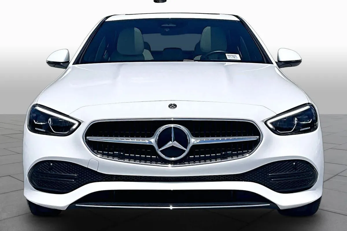 2025 Mercedes-Benz C 300 C 300 thumbnail 4